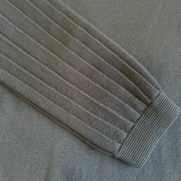 EUC Ann Taylor Factory Black Pleated Puff Sleeve Sweater Size M - Picture 3 of 8